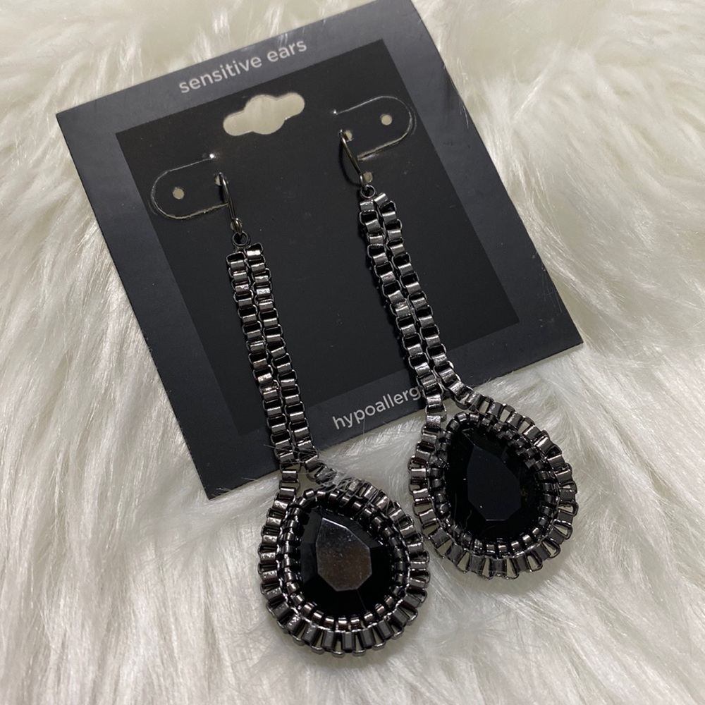 NWOT Sensitive Ears Charcoal & Black Long Drop Earrings!